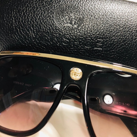 Versace Sunglasses Like new. P - Picture 4 of 7